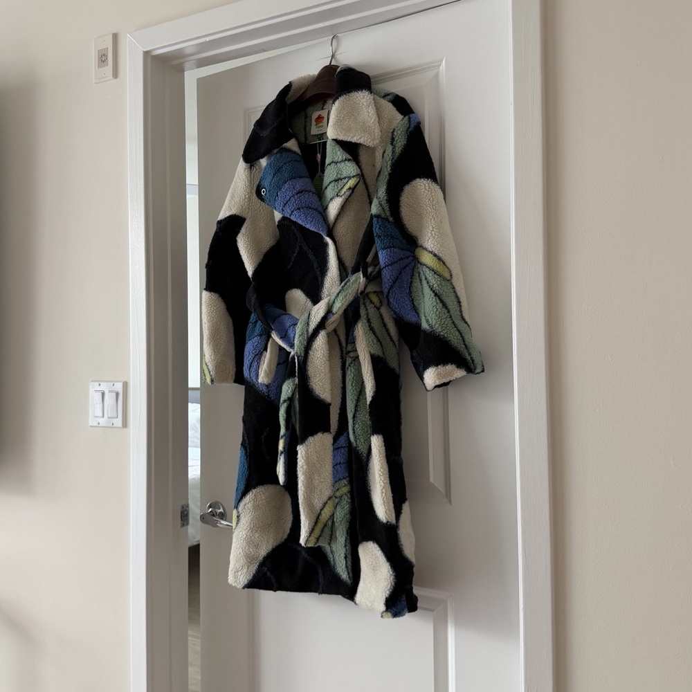 Farm Rio Lovely Anthurium Fleece Coat - Picture 4 of 8